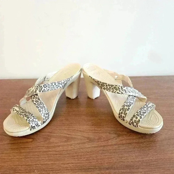 Crocs Women’s Leopard Print Lightweight Comfortable Open Toe Heels Size 10 - Picture 2 of 13